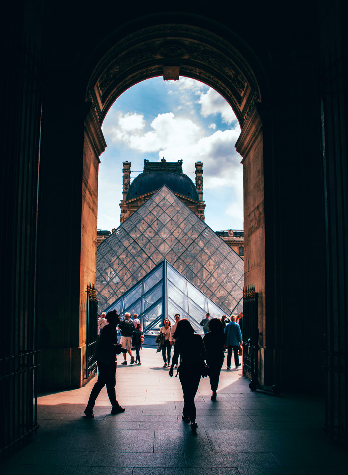  Luwr , Paryż Francja